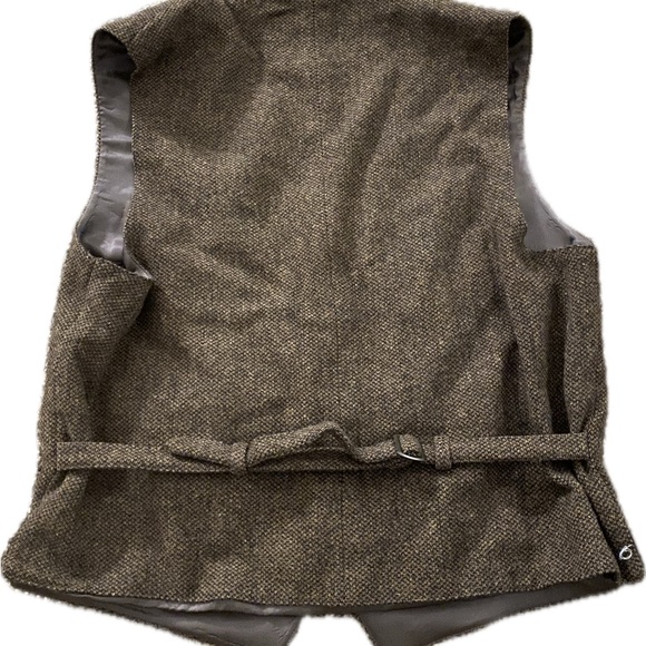 Vest - Picture 2 of 3